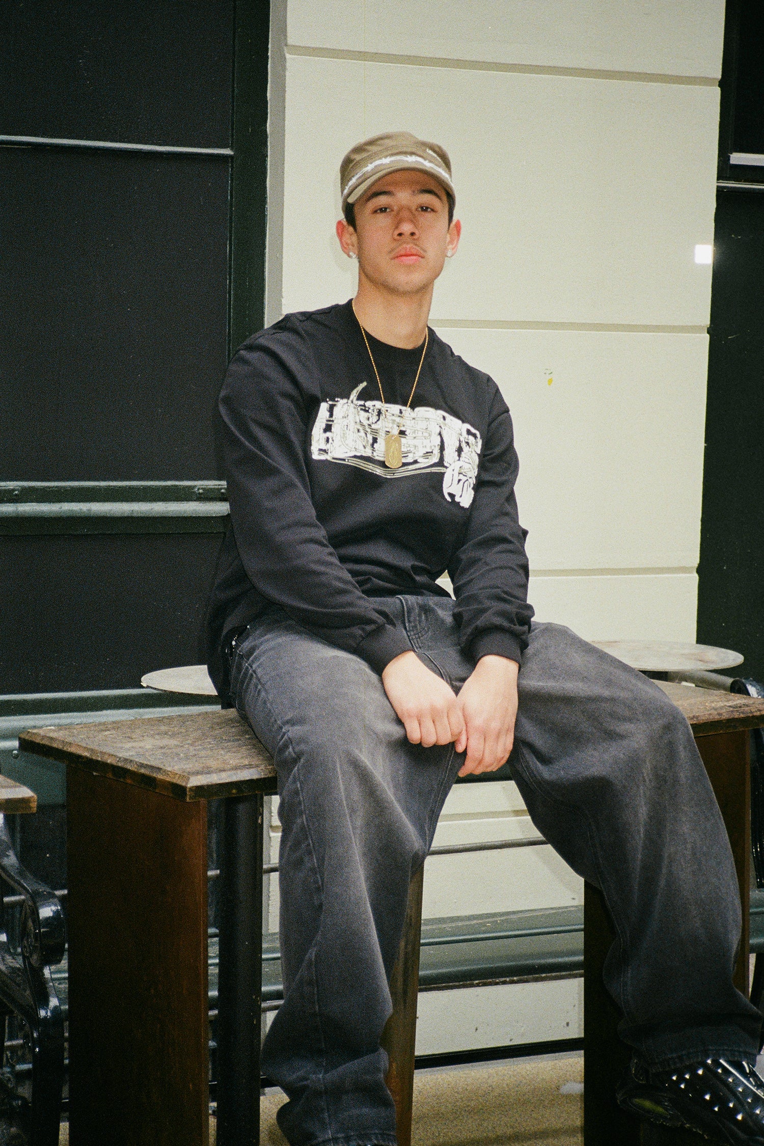 LOST BOYS DISTRORTED LONG-SLEEVE Long Sleeve T-shirt Black